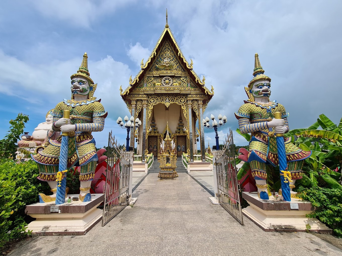 Wat Plai Laem